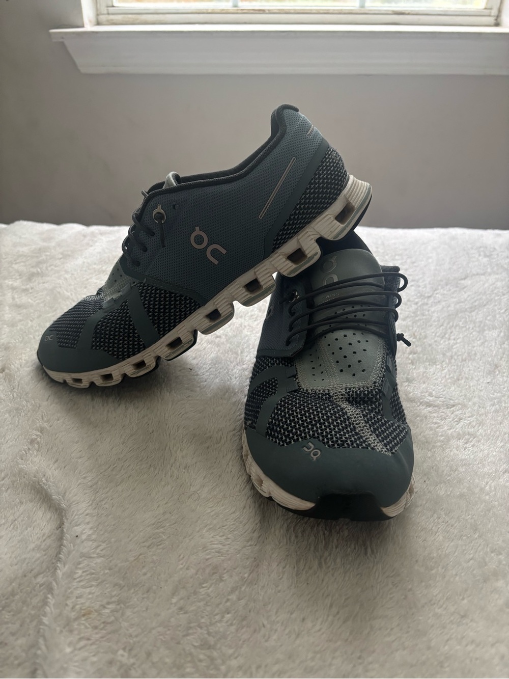 On Cloud Running Women's Sneakers Size 9 - Light Blue and Black